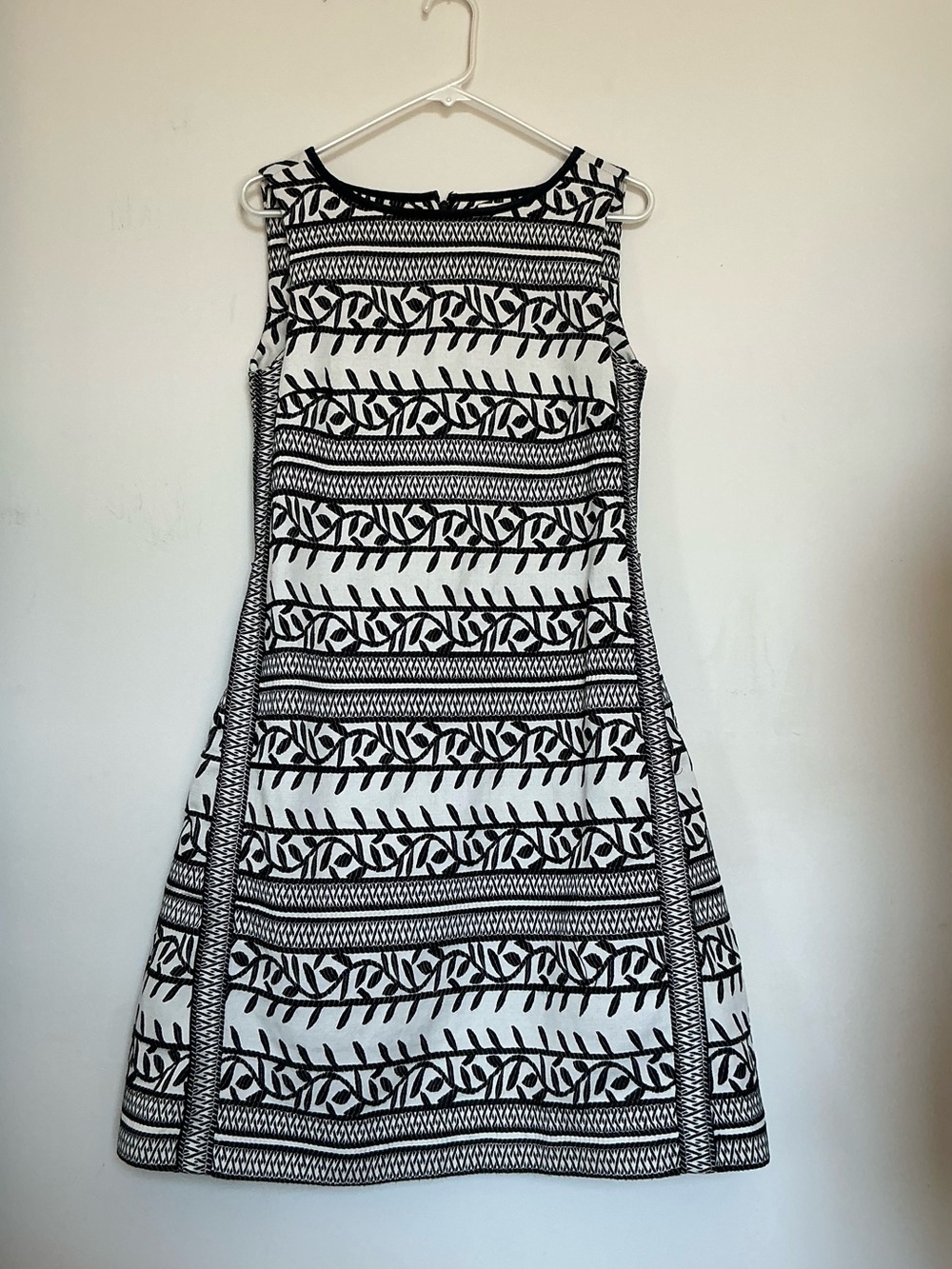 Tory Burch size 6 Black White Jacquard Side Zip Dress